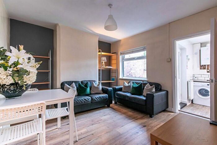 4 Bedroom Terraced House To Rent In North Sherwood Street, NG1