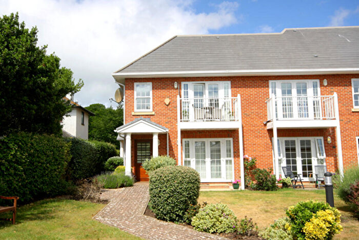 2 Bedroom Apartment For Sale In Sea Road, Milford On Sea, SO41