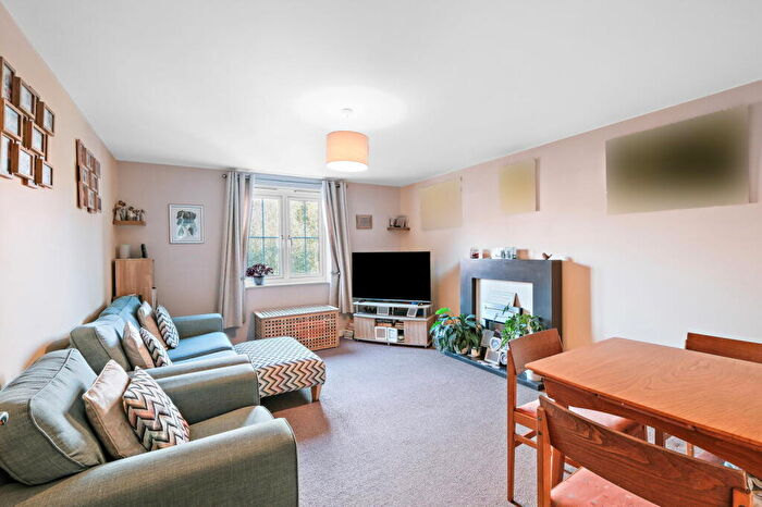 2 Bedroom Apartment For Sale In Yeomans Close, Astwood Bank, Redditch, B96