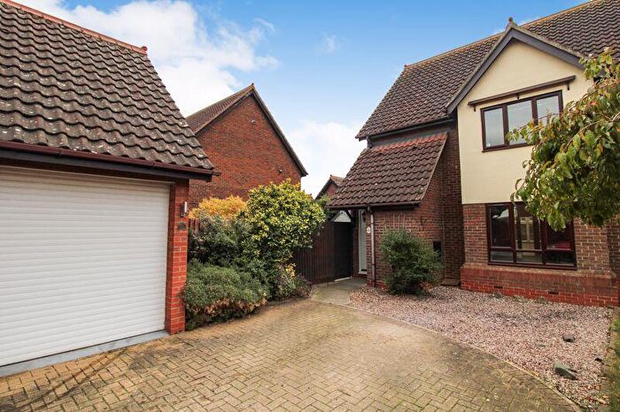 3 Bedroom Semi-Detached House For Sale In Falcon Close, Sandy, SG19