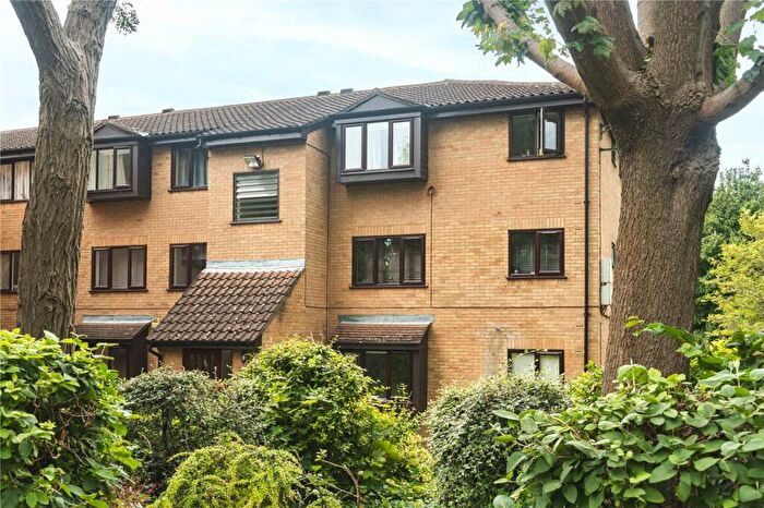 Studio To Rent In Cambridge Gardens, London, N10