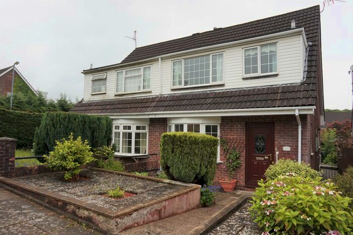 3 Bedroom Semi-Detached House To Rent In Glyn Rhosyn, Pentwyn, Cardiff, CF23