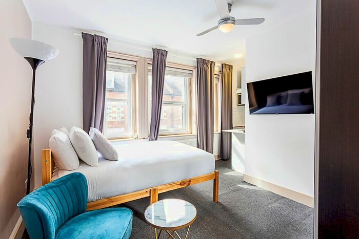 Studio To Rent In Bond Street, London, W5