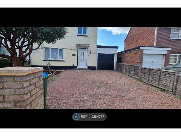 3 Bedroom Semi-Detached House To Rent In Western Avenue, Buckingham, MK18