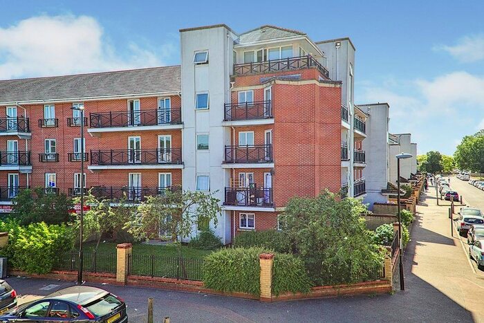 2 Bedroom Flat To Rent In Chantry Close, London, SE2
