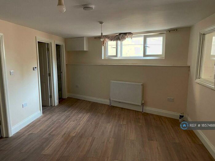 2 Bedroom Flat To Rent In Lower Range Road, Gravesend, DA12