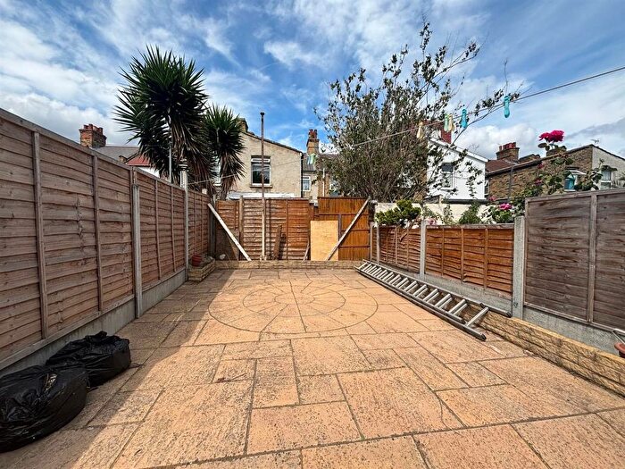 2 Bedroom Terraced House To Rent In Kingsland Road, London, E13