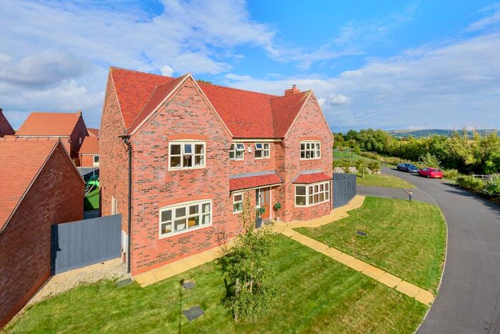 5 Bedroom Detached House For Sale In Pennycress Gardens, Stoke Orchard, Cheltenham, Gloucestershire, GL52