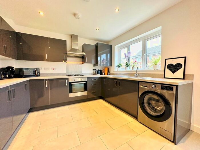 3 Bedroom Semi-Detached House For Sale In Admiral Way, Sherburn In Elmet, Leeds, LS25