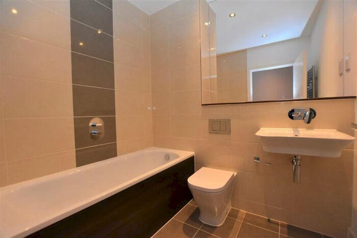 2 Bedroom Flat To Rent In Cygnet House, Drake Way, Kennet Island, RG2