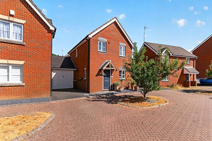 3 Bedroom Detached House For Sale In Plough Close, Daventry, NN11