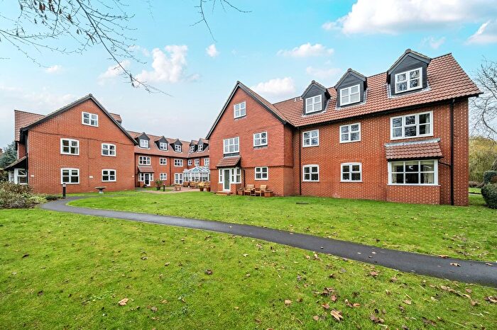 2 Bedroom Flat For Sale In River Park, Marlborough, SN8