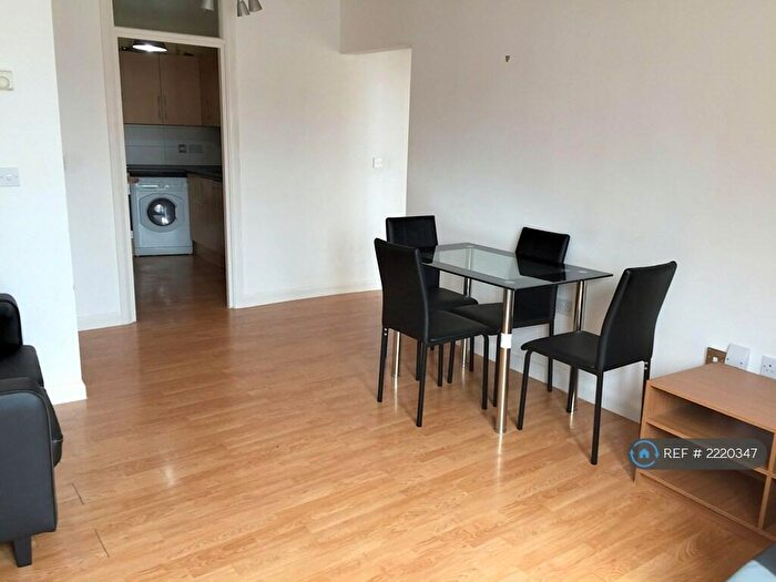 2 Bedroom Flat To Rent In Ivory Court, London, E9