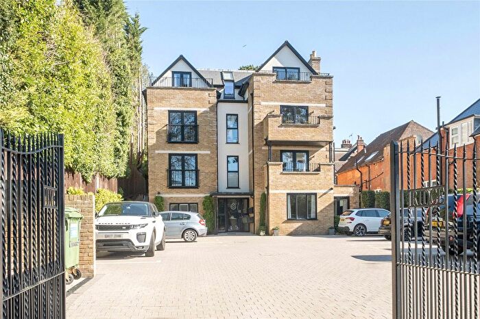 2 Bedroom Flat For Sale In Hitchen Hatch Lane, Sevenoaks, Kent, TN13
