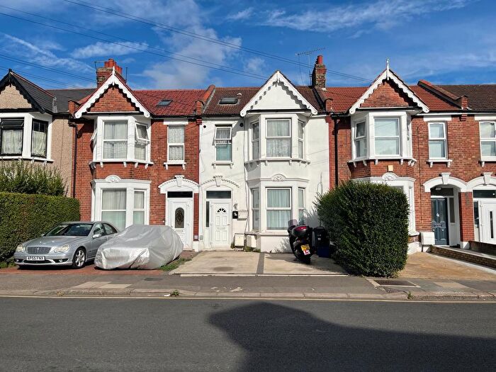 2 Bedroom Flat To Rent In Balfour Road, Ilford, IG1