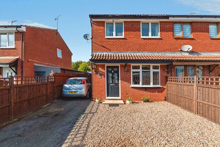 2 Bedroom Semi Detached House For Sale In The Poppins, Leicester, Leicestershire, LE4