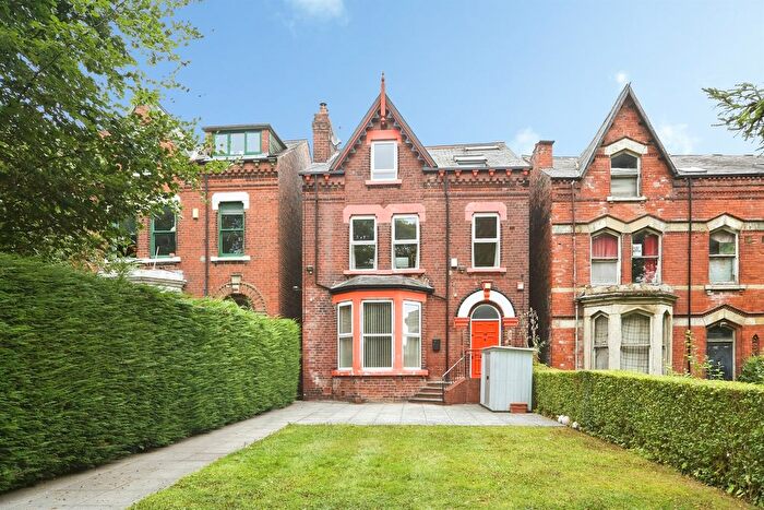 6 Bedroom Detached House For Sale In Sholebroke Avenue, Leeds, LS7
