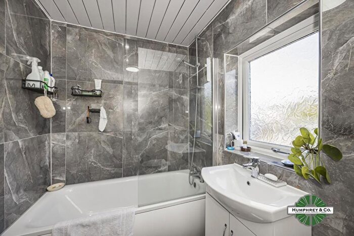 2 Bedroom Flat For Sale In Leopold Road, Walthamstow, E17