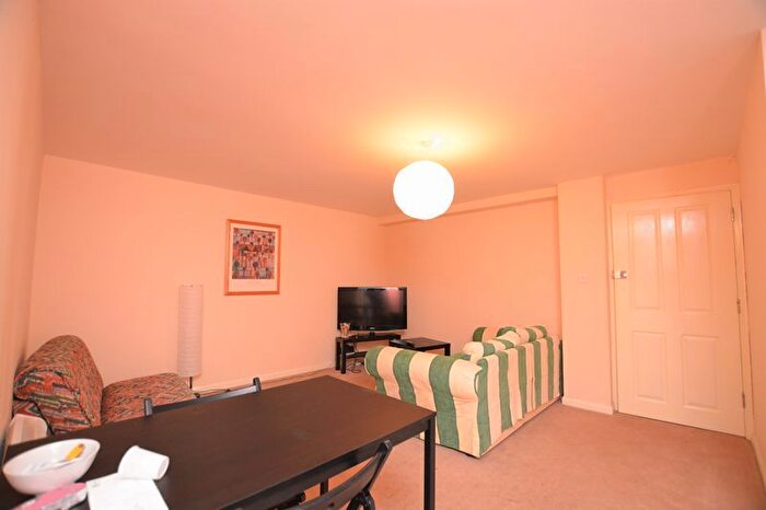 1 Bedroom Flat To Rent In High Street, Burnham, Slough, SL1