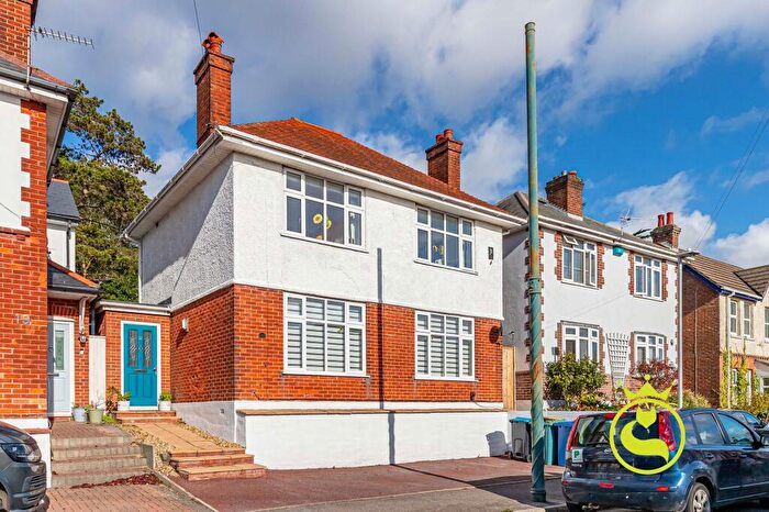 4 Bedroom Detached House For Sale In Palmerston Road, Alexandra Park, Poole, BH14