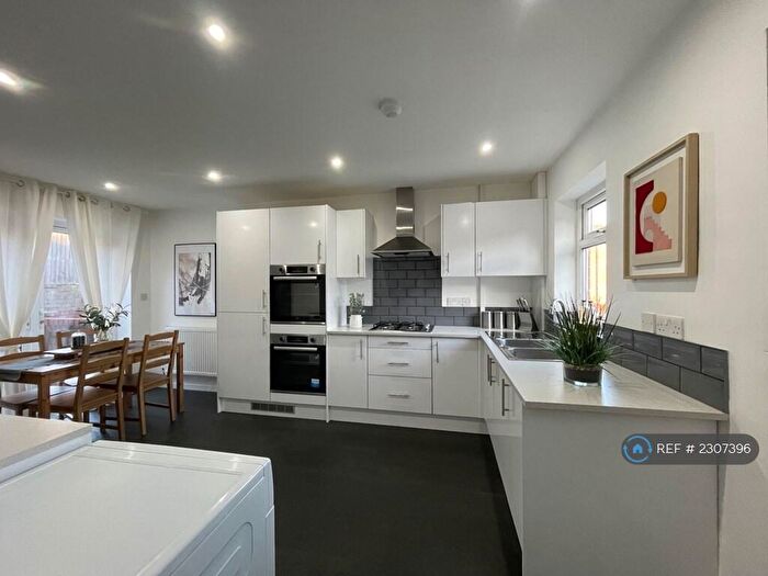 4 Bedroom Terraced House To Rent In Blenheim View, Leeds, LS2