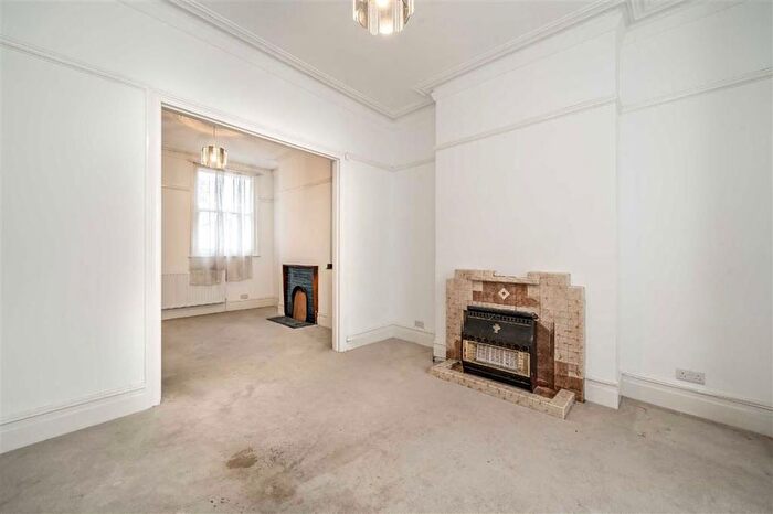 3 Bedroom Terraced House For Sale In Rosebery Road, London, SW2