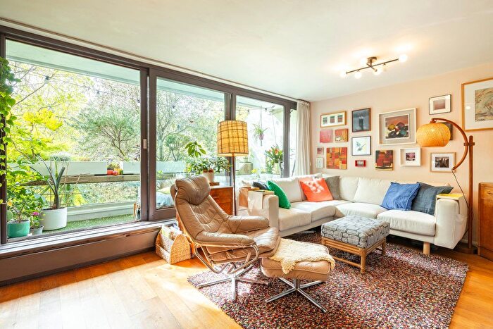 2 Bedroom Flat To Rent In Retcar Place, Archway, N19