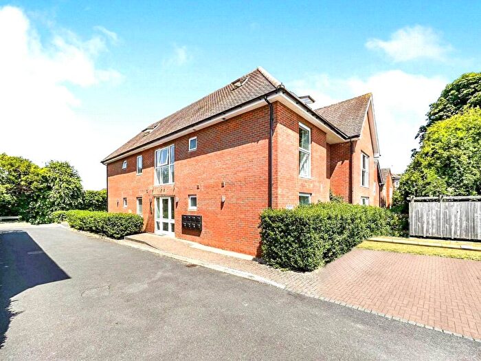 2 Bedroom Apartment To Rent In Craven Road, Newbury, Berkshire, RG14