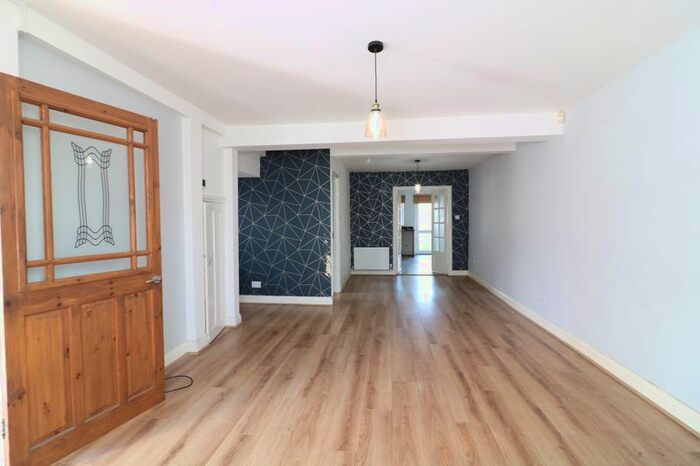 3 Bedroom Semi-Detached House To Rent In Third Avenue, Enfield, EN1