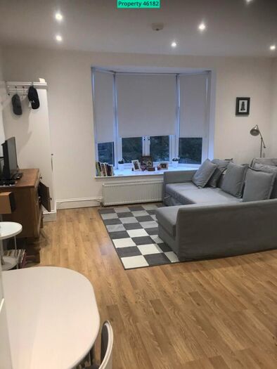 Flat To Rent In High Street, London, SE20