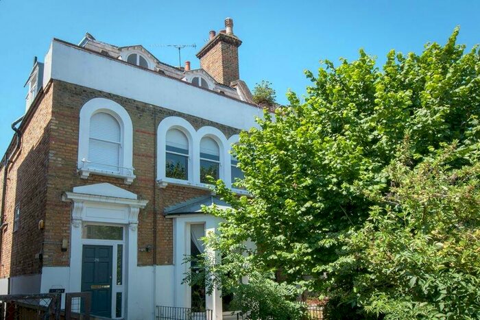 1 Bedroom Flat To Rent In Clissold Crescent, Clissold, N16