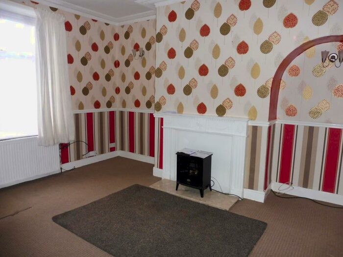 2 Bedroom House To Rent In Emscote Grove, Halifax, HX1