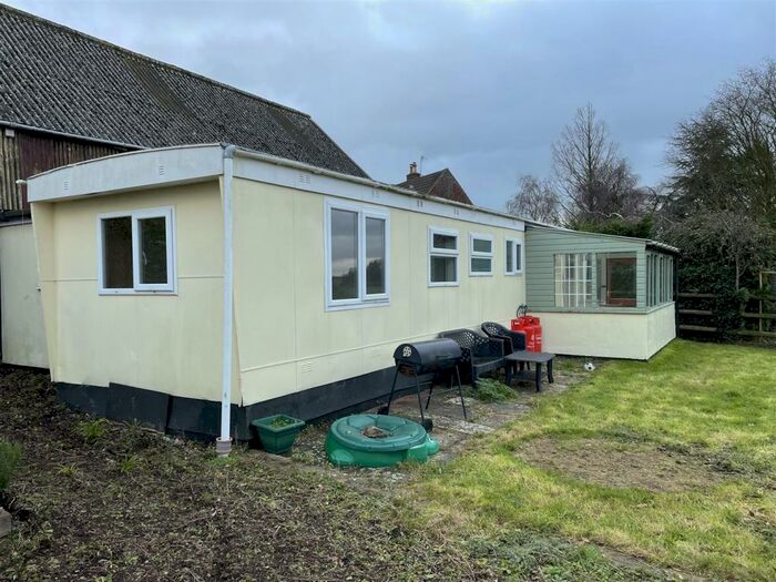 2 Bedroom Mobile Home To Rent In Kingshill Farm, Purton, GL13