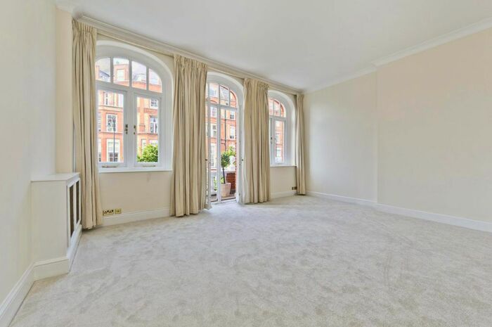 2 Bedroom Flat To Rent In Pont Street, Knightsbridge, SW1X