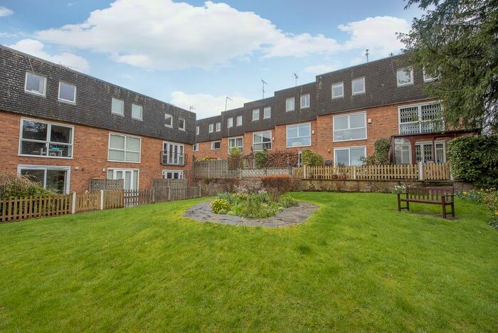 3 Bedroom Flat To Rent In Balmoral Close, Westleigh Avenue, London, SW15