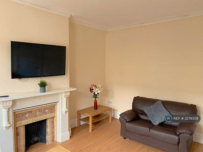 8 Bedroom Terraced House To Rent In Hawarden Avenue, Liverpool, L17