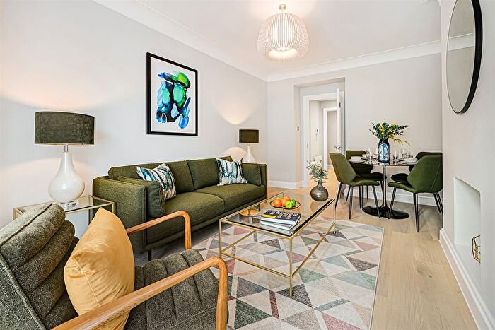 2 Bedroom Flat To Rent In Flat Stafford Court, - Kensington High Street, London, W8
