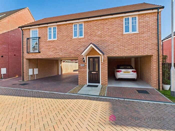 2 Bedroom Detached House For Sale In Grebe Close, Gilden Park, Old Harlow, CM17
