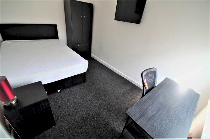 4 Bedroom Terraced House To Rent In Vine Street, Hillfields, Coventry, CV1