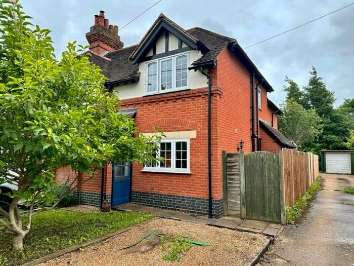 2 Bedroom Property To Rent In Bath Road, Littlewick Green, Maidenhead, SL6