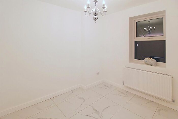2 Bedroom Flat To Rent In Thornton Lodge, Huddersfield, HD1