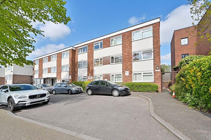 2 Bedroom Flat For Sale In Greenford Road, Sudbury, Harrow, HA1