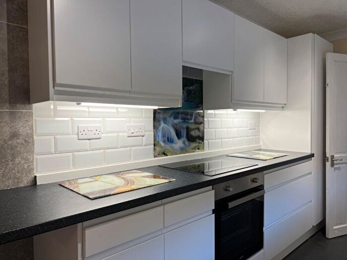 3 Bedroom End Of Terrace House To Rent In Welholme Road, Grimsby, DN32