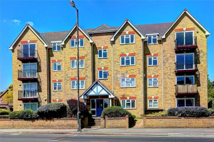 3 Bedroom Flat To Rent In Haverley, - Worple Road, Wimbledon, SW19