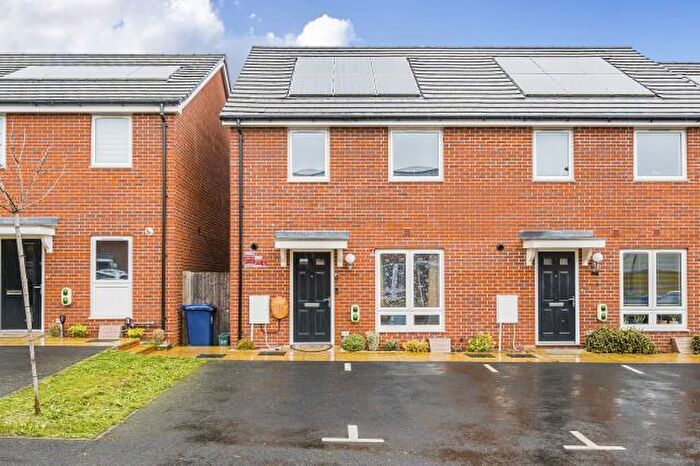 3 Bedroom End Of Terrace House For Sale In Mogridge Drive, Littlemore, Oxford, OX4