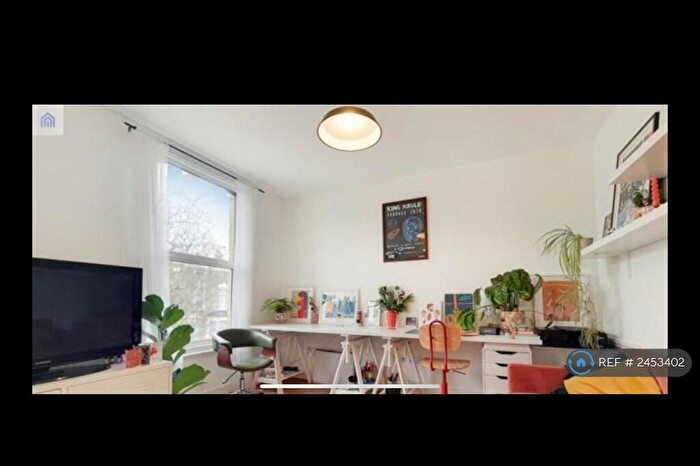 1 Bedroom Flat To Rent In Narford Road, London, E5