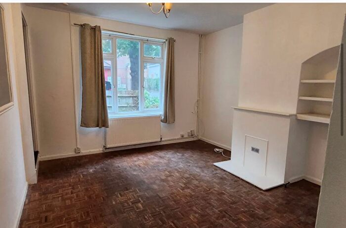 2 Bedroom End Of Terrace House To Rent In Brook Lane, Bromley, BR1