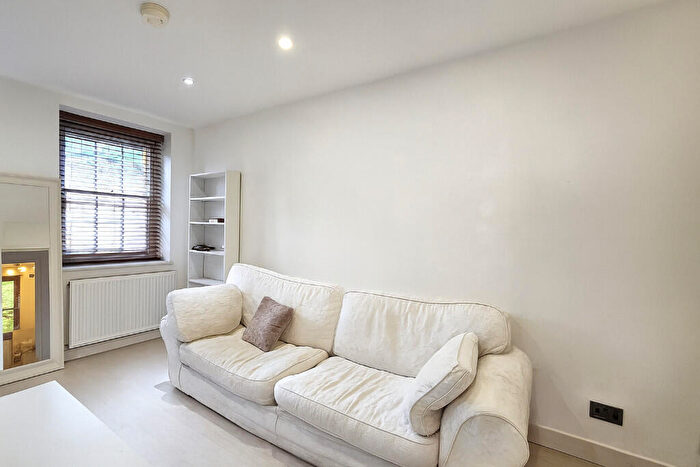 1 Bedroom Flat To Rent In Lion Mills, Hackney Road, London, E2