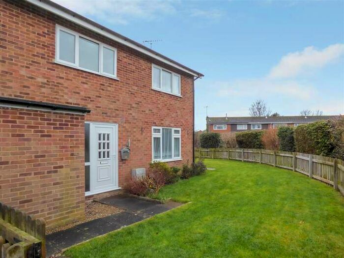 3 Bedroom Semi-Detached House For Sale In Donnington Road, Shipston-on-stour, CV36