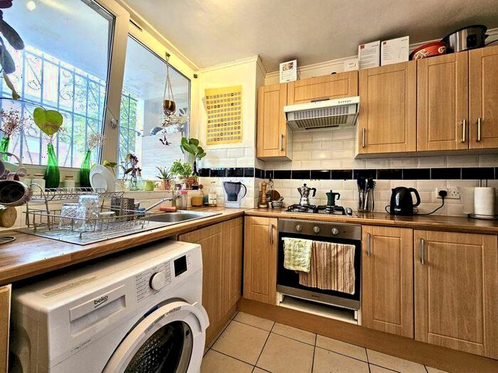3 Bedroom Ground Maisonette To Rent In Ballance Road, Homerton, E9